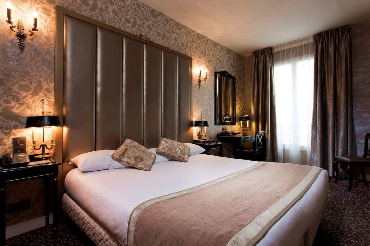 In-room safe, desk, soundproofing, free WiFi