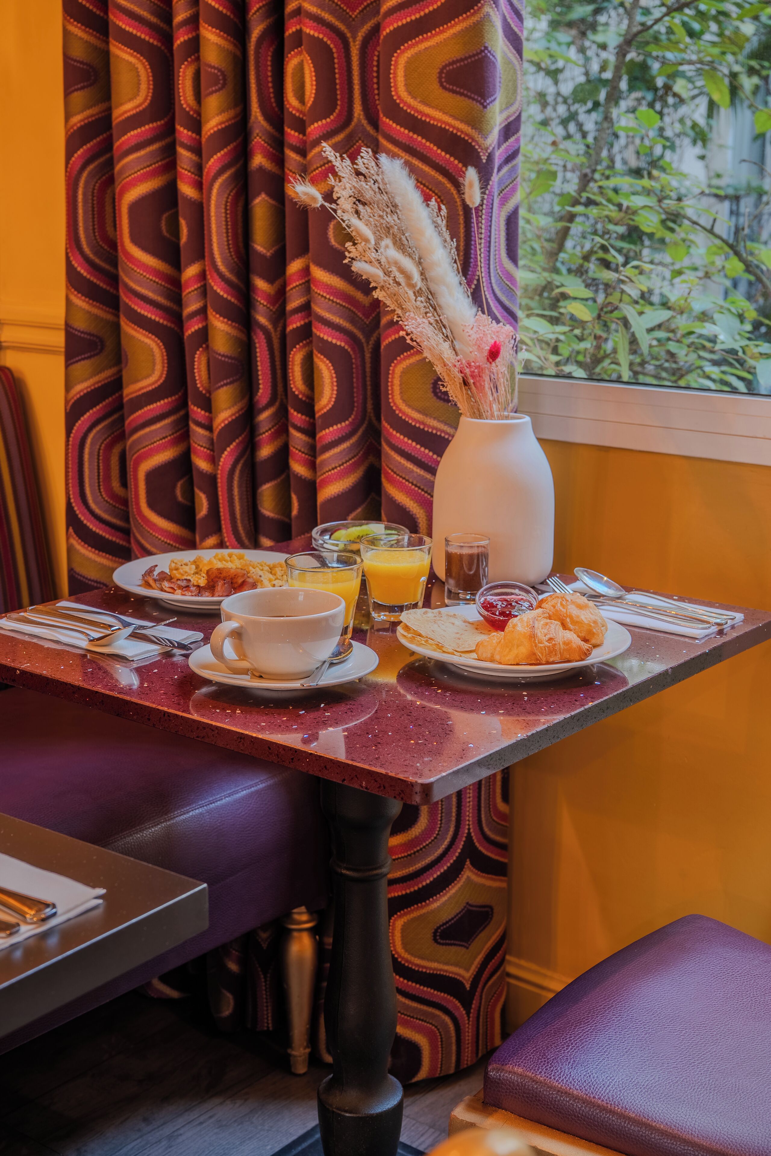 daily buffet breakfast (eur 14 per person)