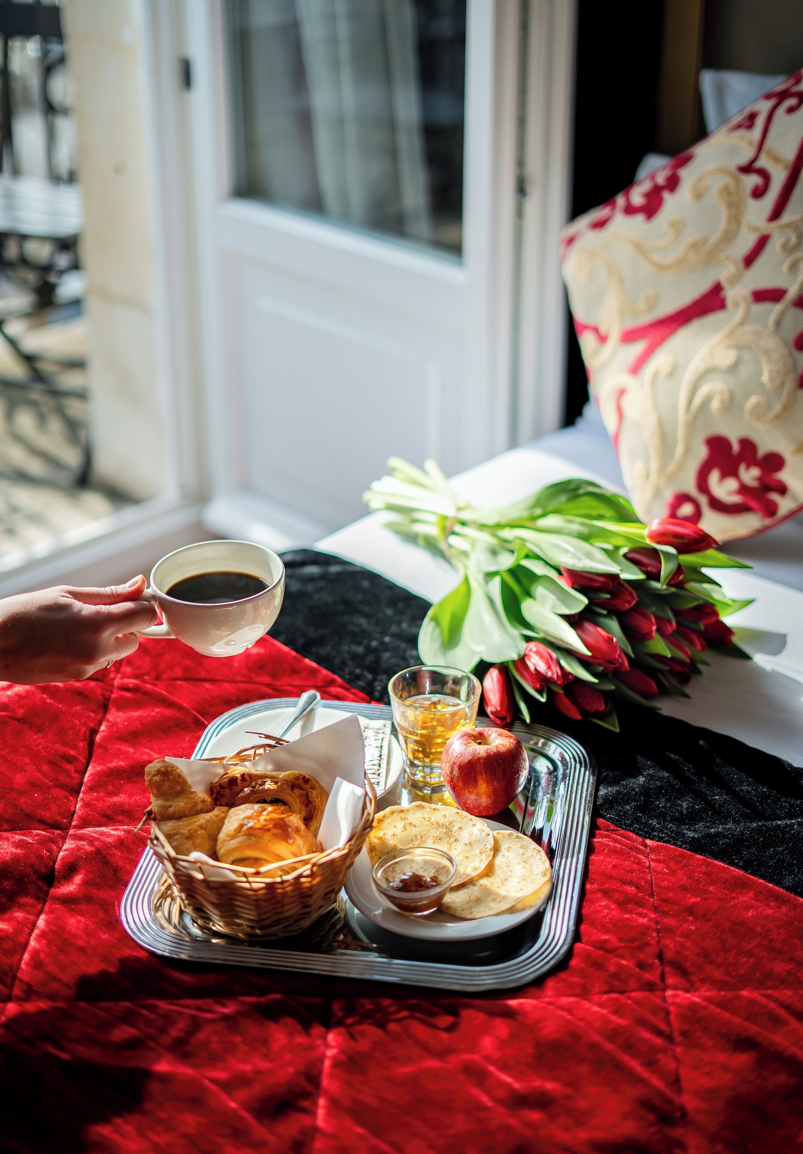 in-room safe, desk, soundproofing, free wifi