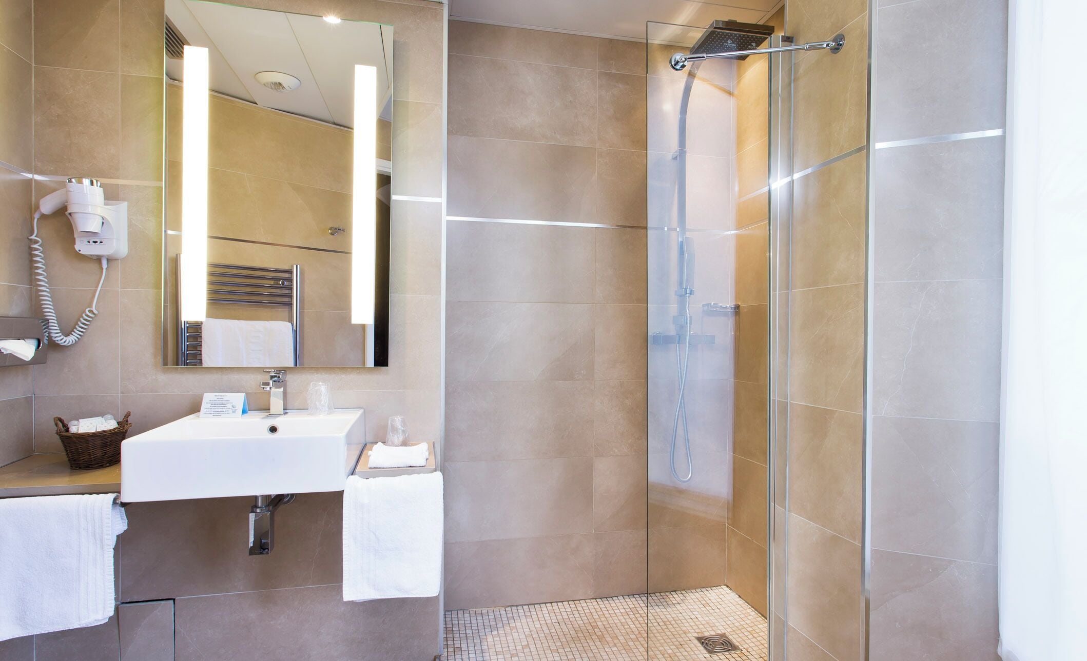 deluxe double room | bathroom | shower, hair dryer, towels