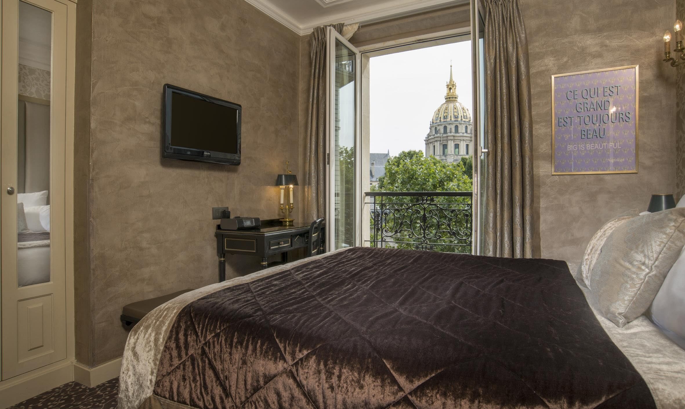 Photo - Hotel de L'Empereur by Malone