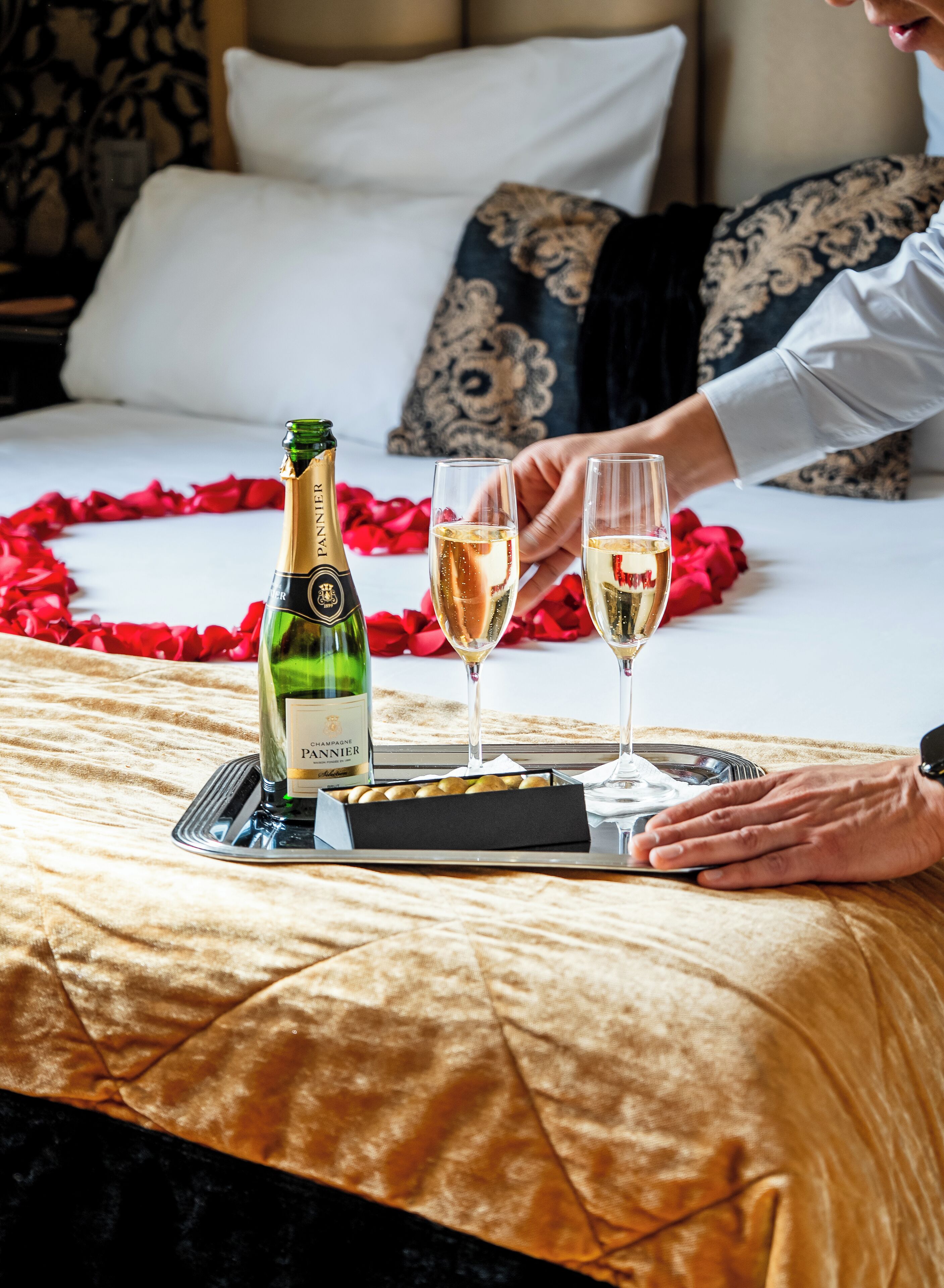 in-room safe, desk, soundproofing, free wifi