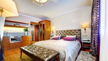 Modern Suite | Minibar, safe på rommet og wi-fi (inkludert)