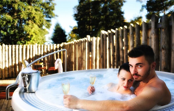 Outdoor spa tub - Grand Hotel Praha (Vysoké Tatry)