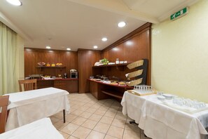 Free daily self-serve breakfast - Hotel Città 2000 (Rome)