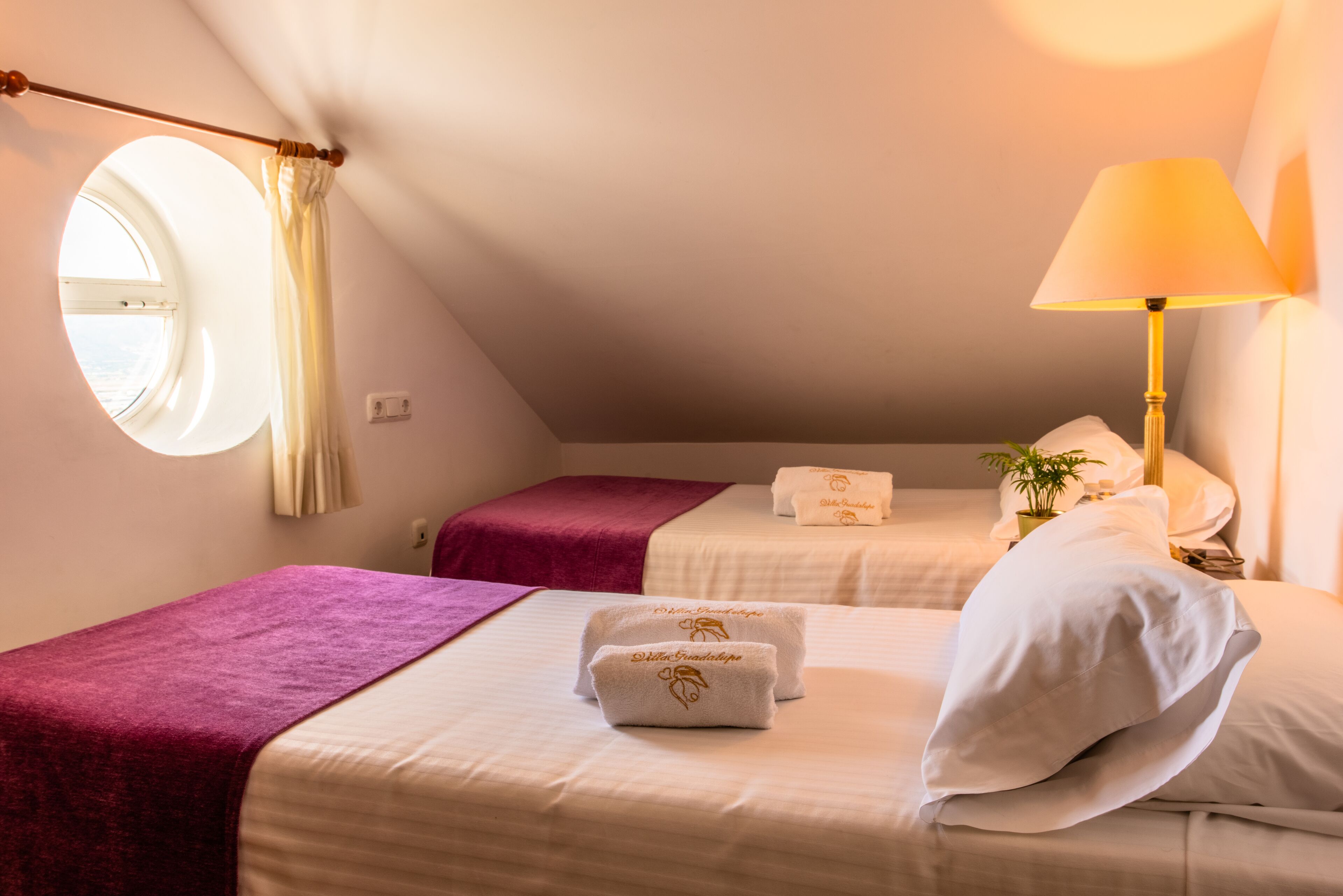 triple room | 1 bedroom, in-room safe, desk, blackout curtains