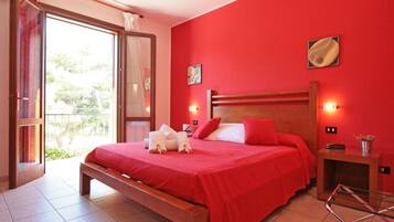 Standard Double Room (Al primo piano) | Premium bedding, minibar, in-room safe, desk