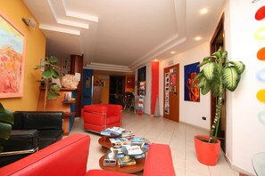 Área de estar no saguão