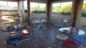 Daily buffet breakfast (EUR 6.00 per person)