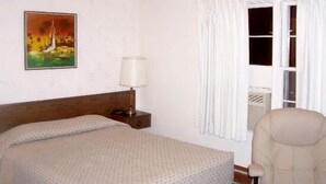 Deluxe-rom, queensize-seng | Strykejern/-brett og wi-fi (inkludert)