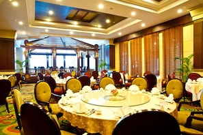 4 restaurants; breakfast, lunch, and dinner served - Grand Pacific Sovereign Resort & Spa (Cha-am)