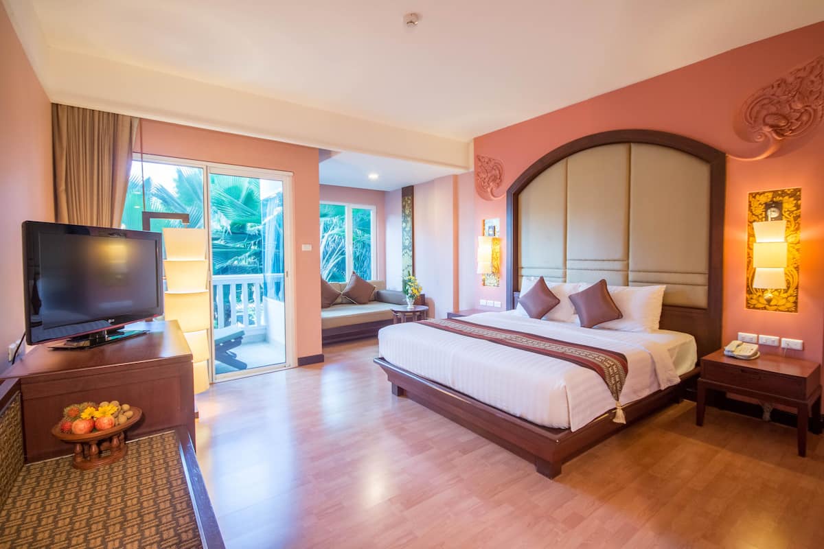 ห้องดีลักซ์, วิวสวน | เครื่องนอนระดับพรีเมียม, มินิบาร์, ตู้นิรภัยในห้องพัก, โต๊ะทำงาน