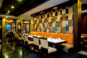 4 restaurants; breakfast, lunch, and dinner served - Grand Pacific Sovereign Resort & Spa (Cha-am)
