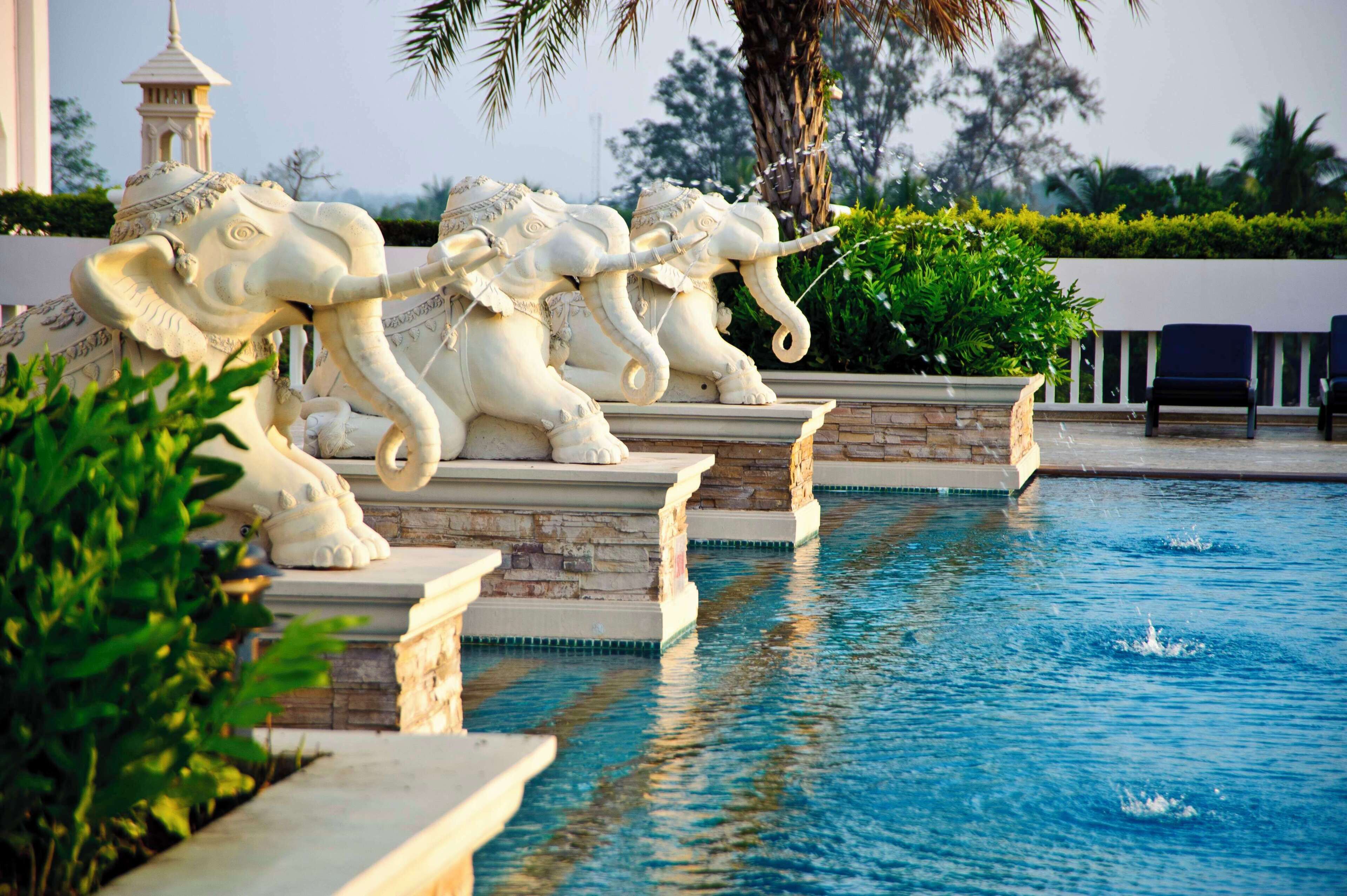 3 من حمّامات السباحة الخارجية، مظلات على حمّام السباحة