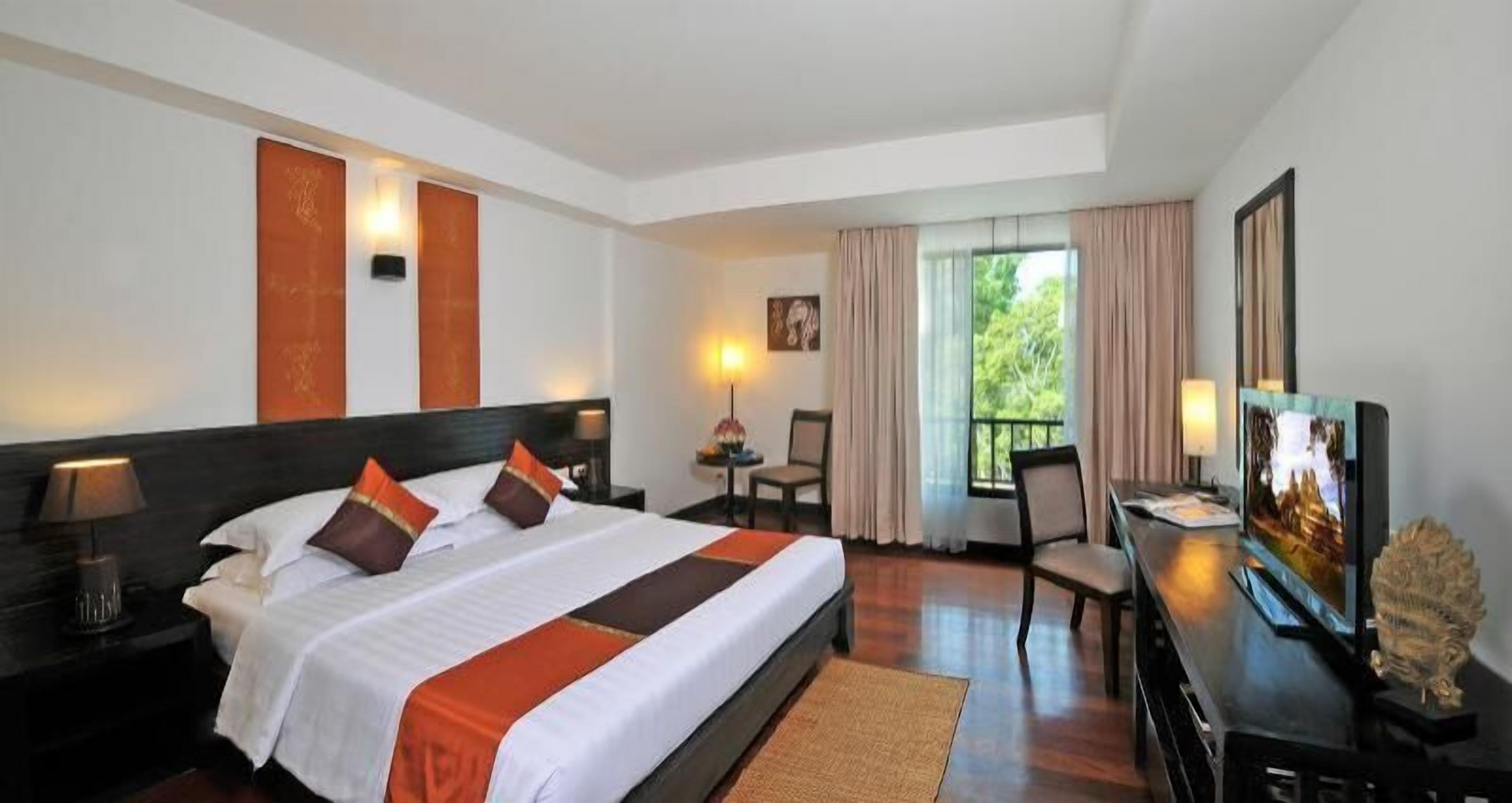 Premium bedding, pillowtop beds, minibar, in-room safe