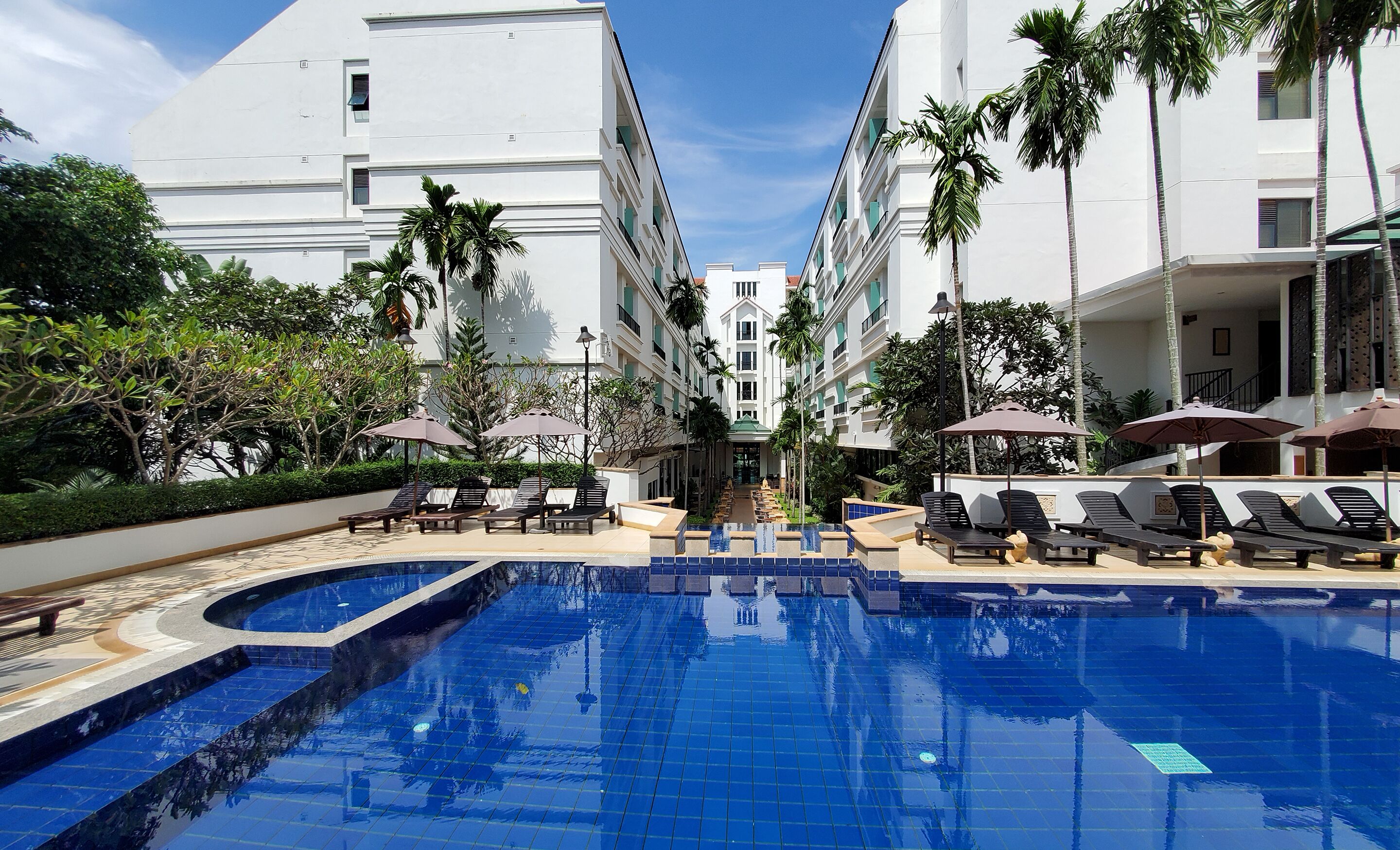 outdoor pool, open 9:00 am to 9:00 pm, pool umbrellas, pool loungers