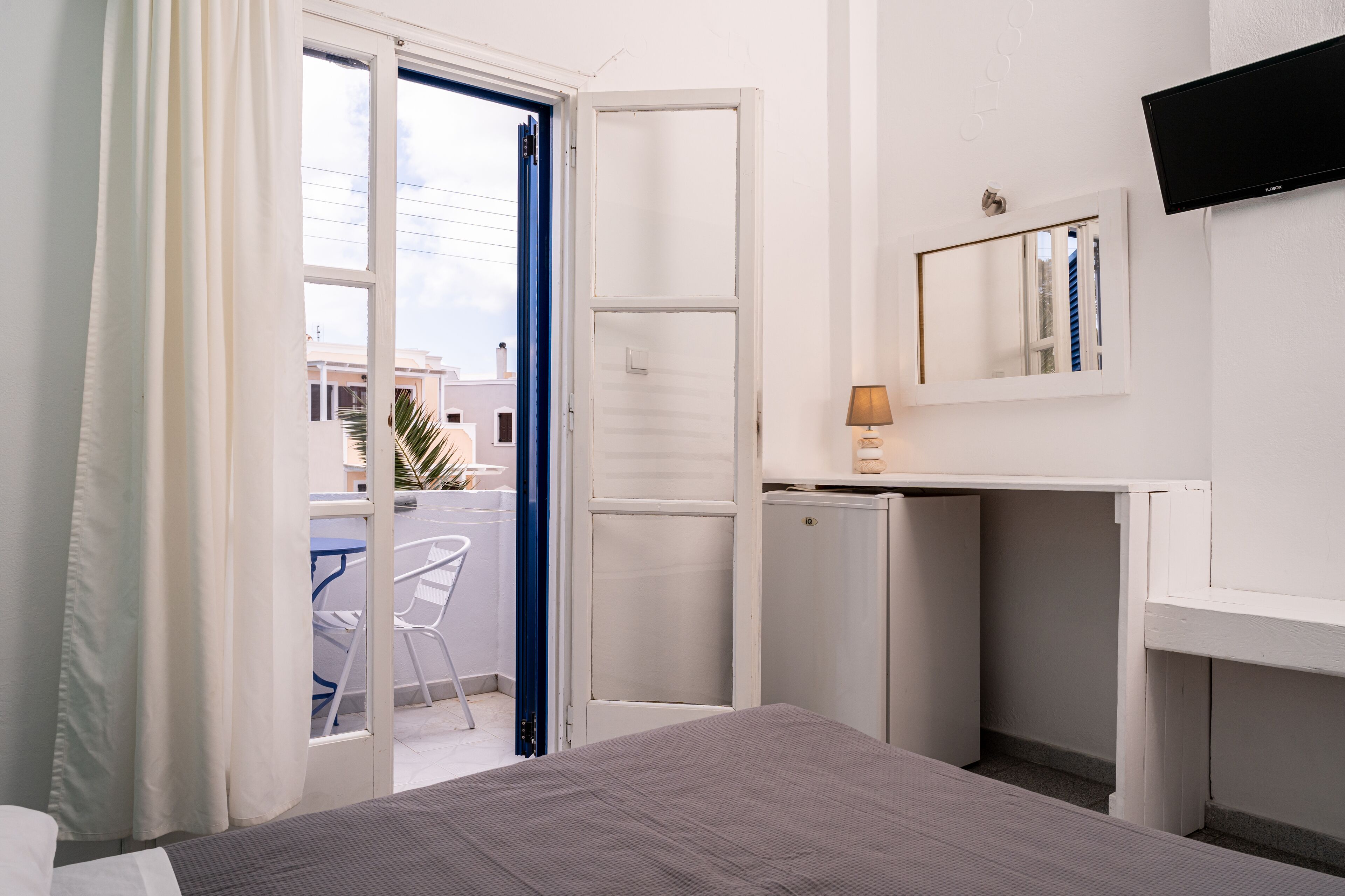 economy double room, 1 double bed | desk, soundproofing, free wifi, bed sheets