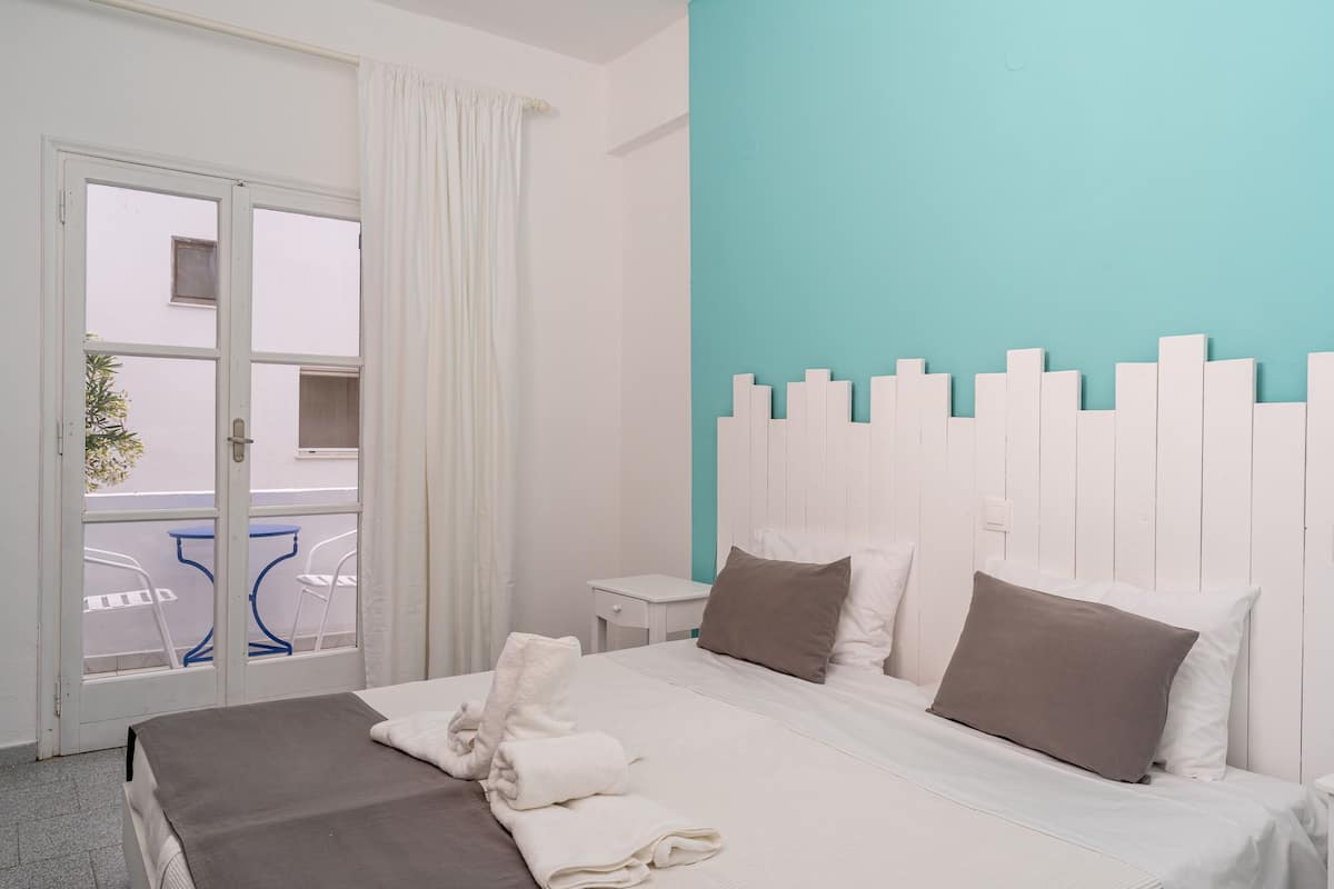 classic double or twin room | desk, soundproofing, free wifi, bed sheets