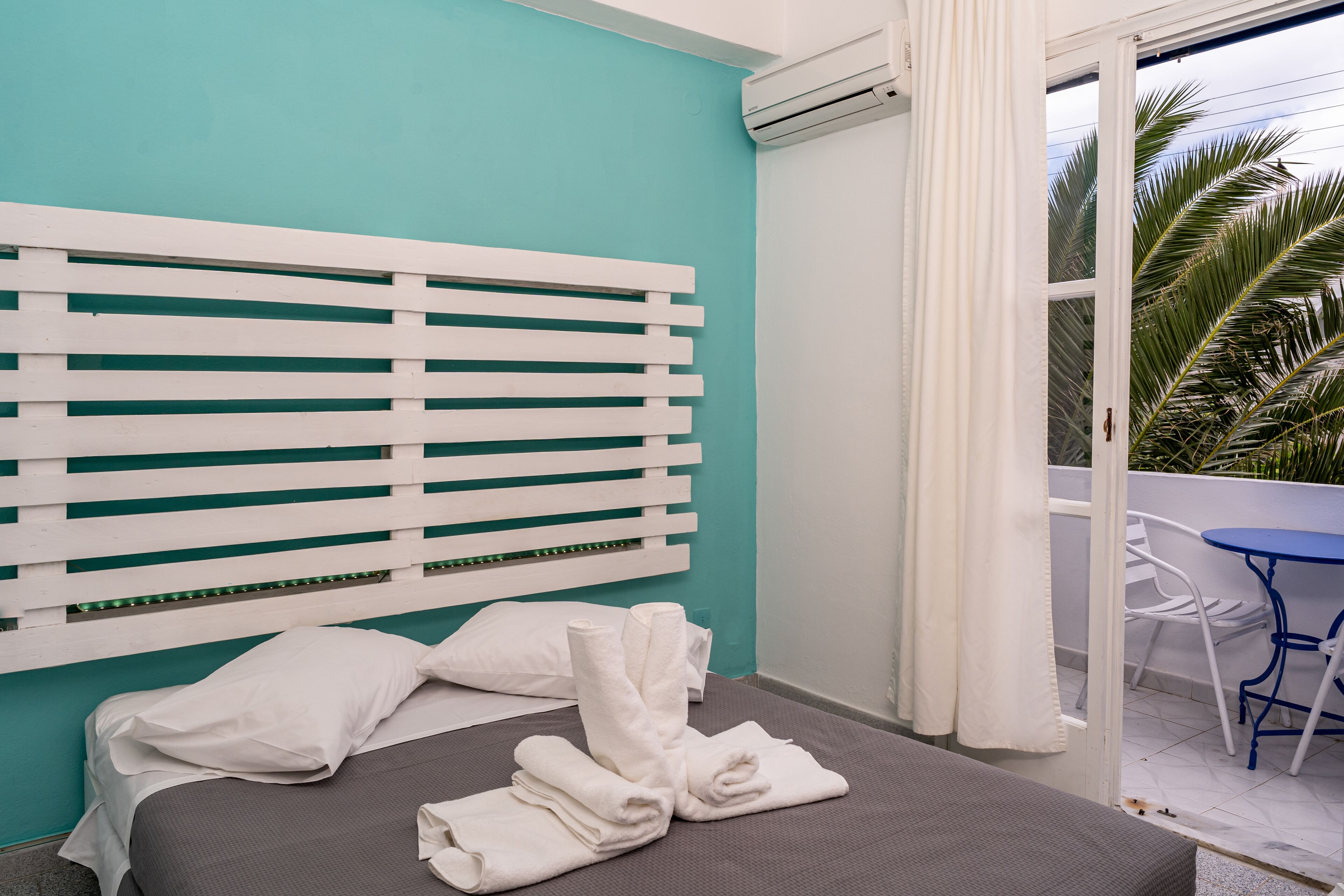 economy double room, 1 double bed | desk, soundproofing, free wifi, bed sheets