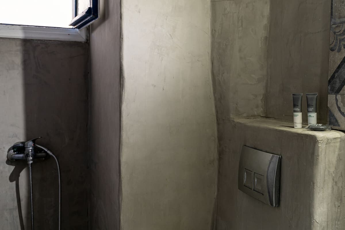 classic double or twin room, 2 single beds | bathroom | shower, hair dryer, towels