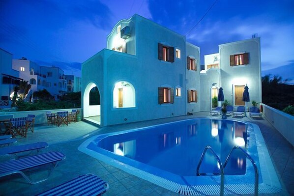 Pool - Kelenis Apartments (Santorini)