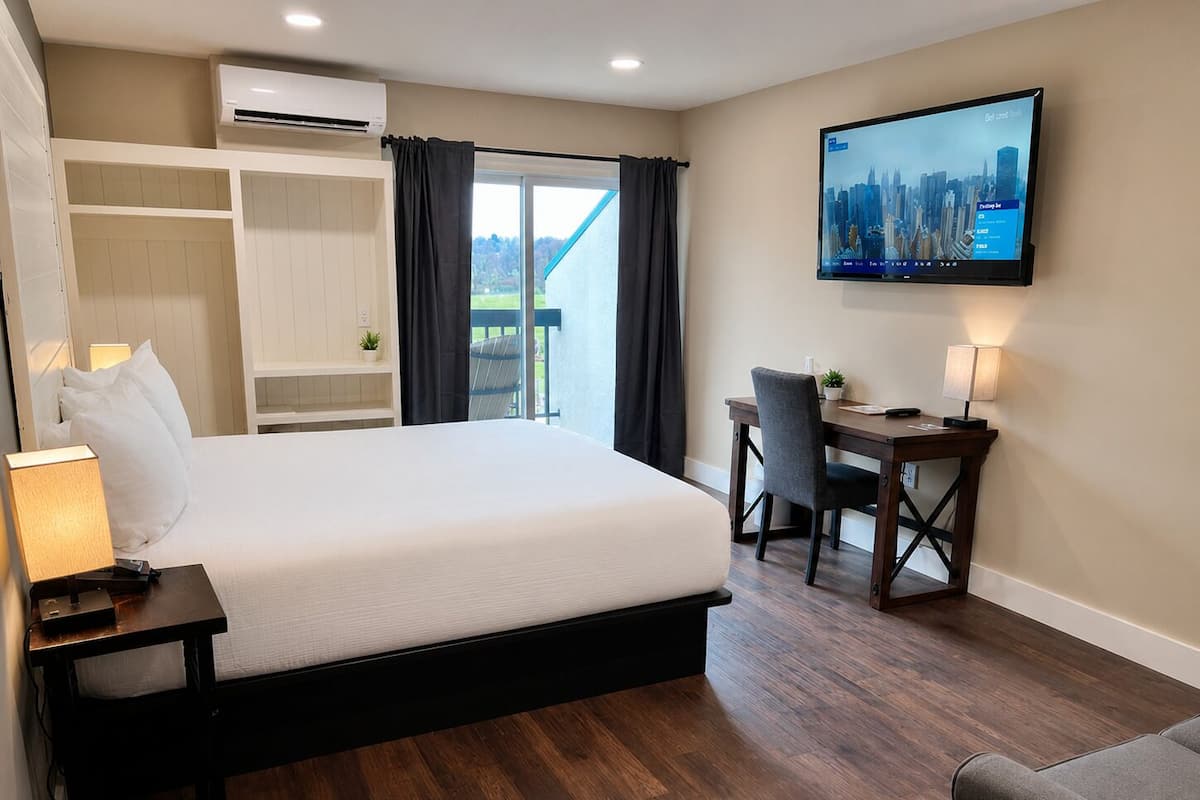 Deluxe Double Room, 1 King Bed with Sofa bed, Pool View