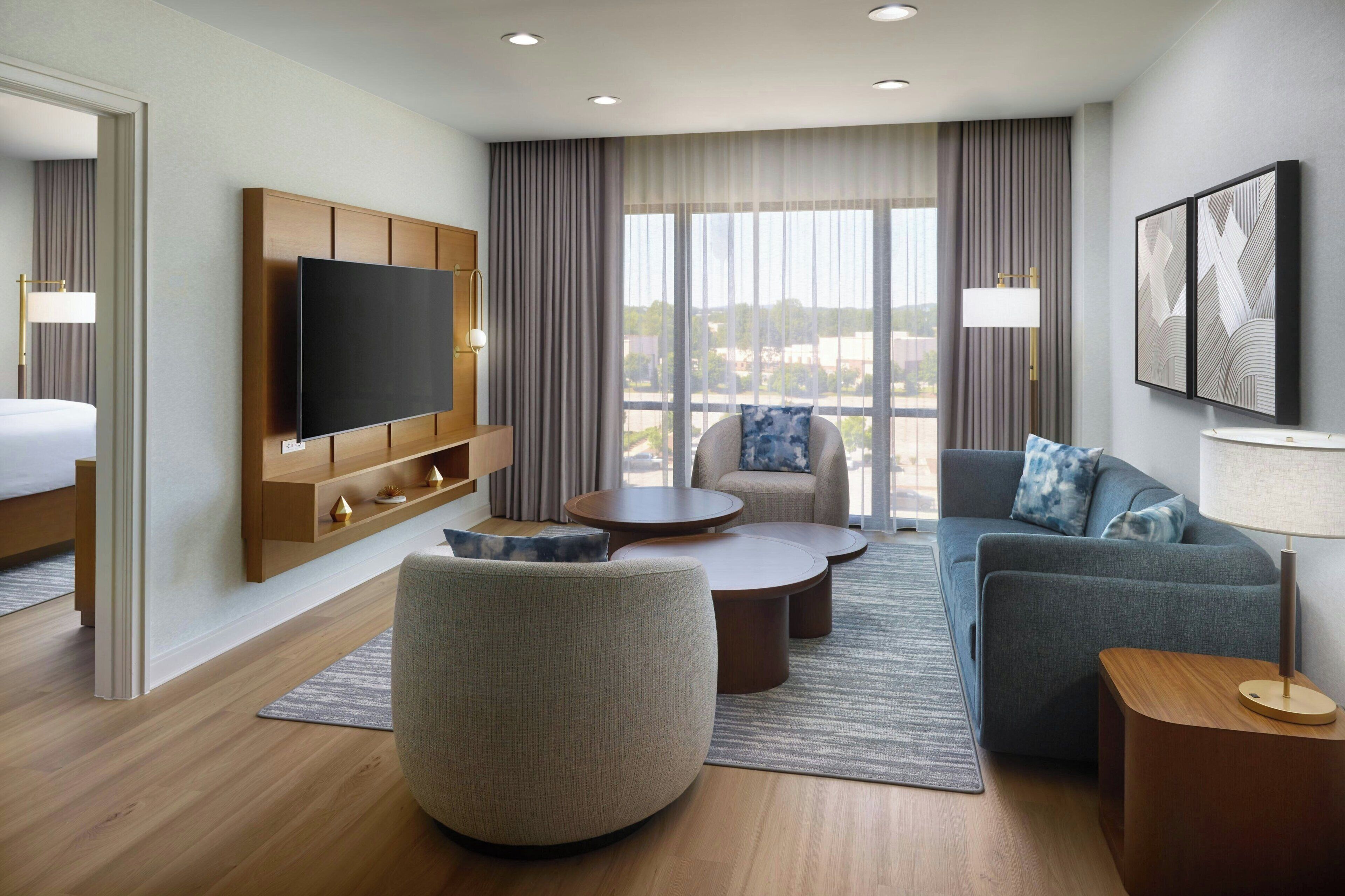 行政套房, 2 间卧室 | 客厅 | 平板电视、收费电影