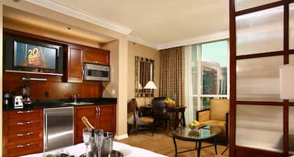 Luxury Suites International At The Signature