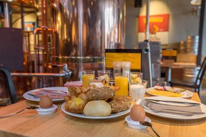 Daily buffet breakfast for a fee