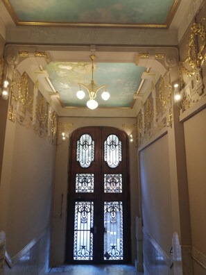 Interior entrance - Hostal Felipe II (Barcelona)