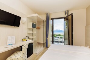 Superior Double Room, Balcony, Lake View | Minibar, in-room safe, desk, soundproofing