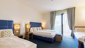 Camera familiare | Minibar, una cassaforte in camera, una scrivania, insonorizzazione