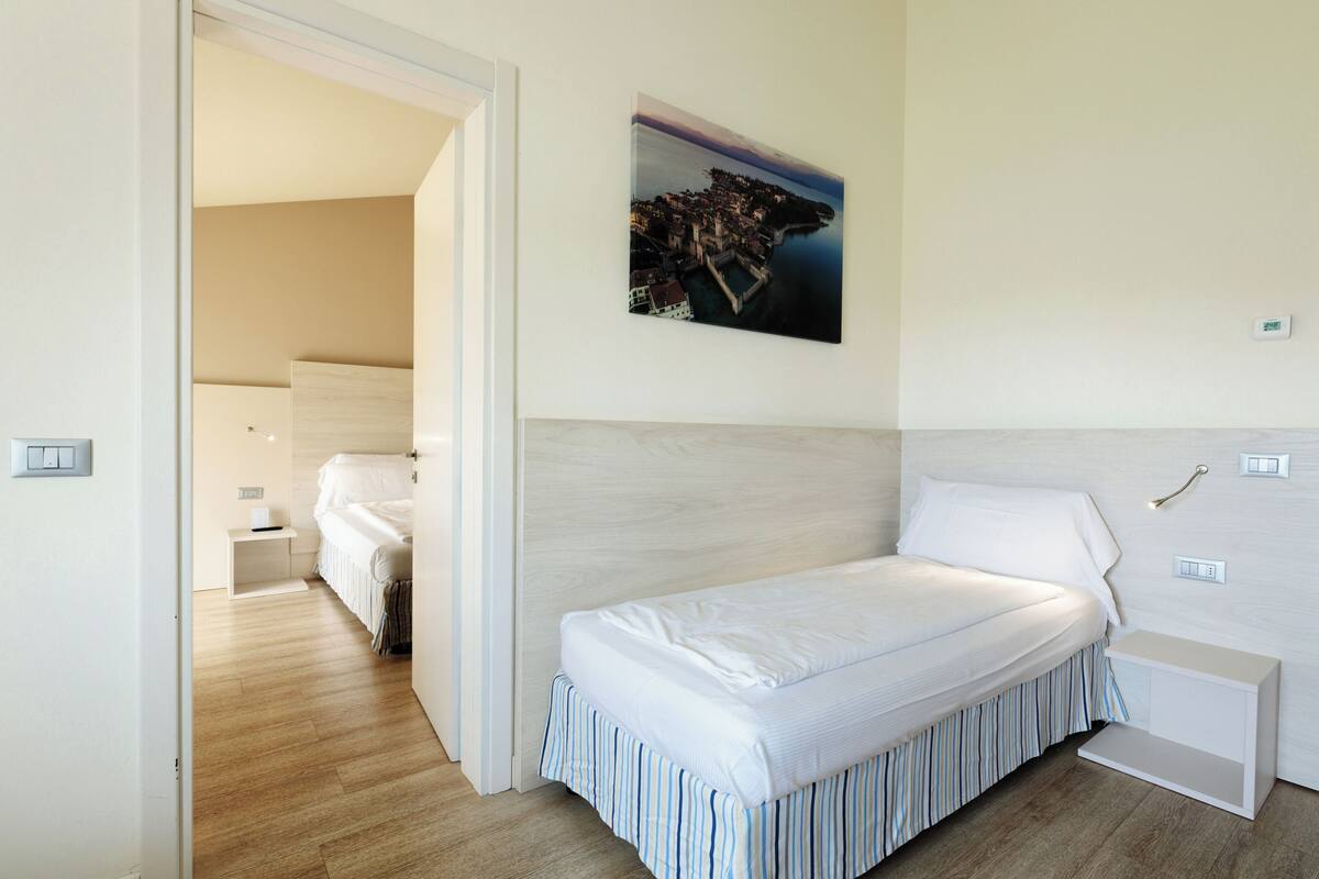 Family Studio Suite | Minibar, in-room safe, desk, soundproofing