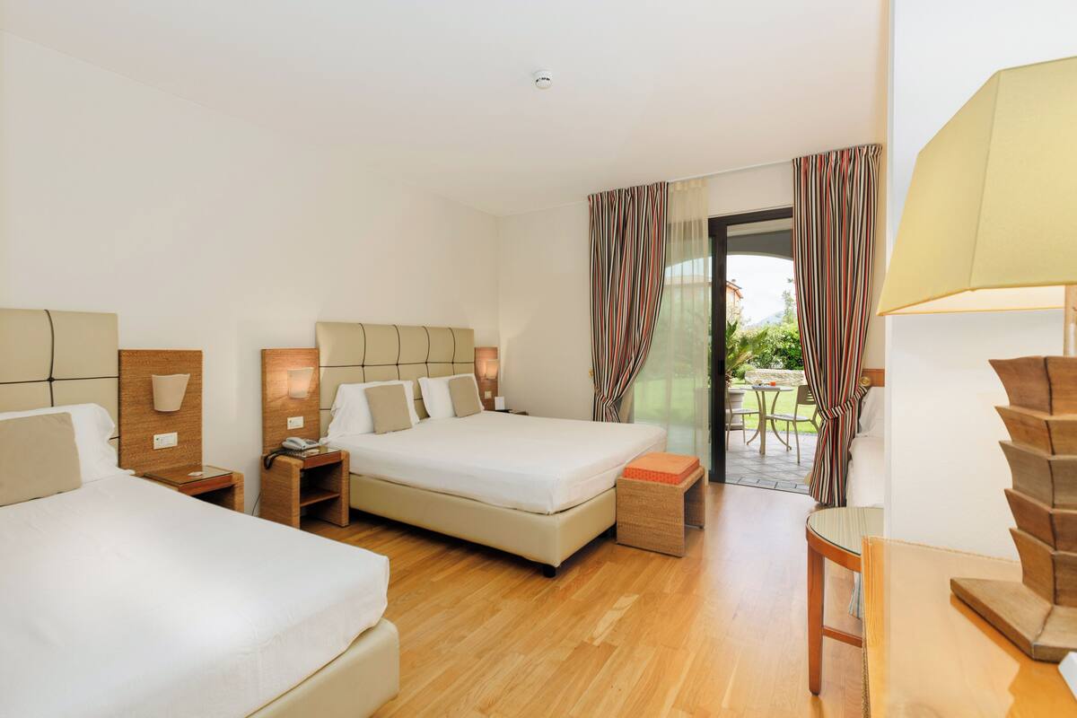 Family Room | Minibar, in-room safe, desk, soundproofing