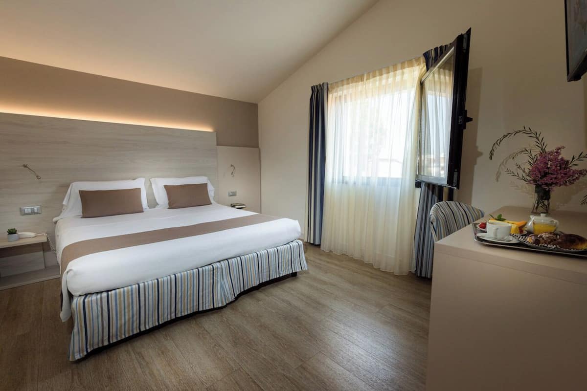 ファミリー スタジオスイート | ミニバー、セーフティボックス (室内)、デスク、防音設備