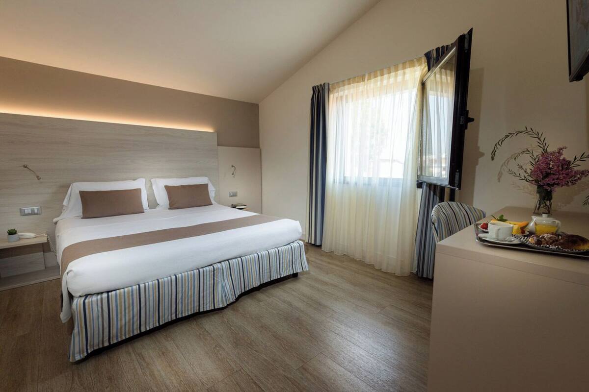 Family Studio Suite | Minibar, in-room safe, desk, soundproofing