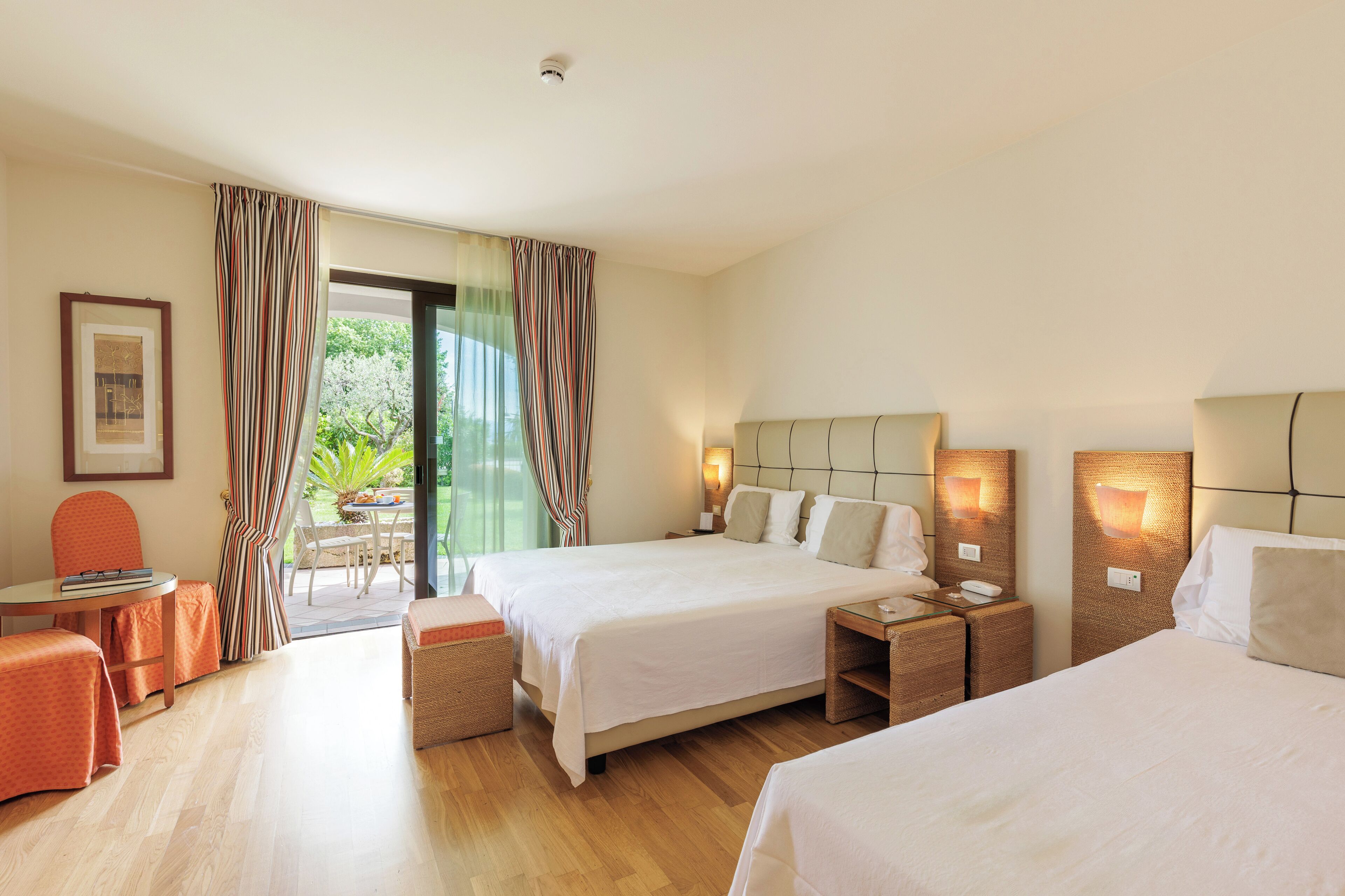 Habitació Comfort | Minibar, caixa forta a l'habitació i escriptori 