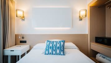 Single Room | Premium bedding, minibar, in-room safe, desk