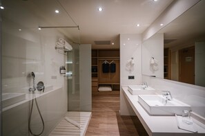 Executive Double Room, Terrace | Bathroom | Shower, free toiletries, hair dryer, towels - Hotel THB Los Molinos - Adults Only (Ibiza Town)