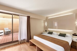 Executive Double Room, Terrace | Premium bedding, minibar, in-room safe, desk