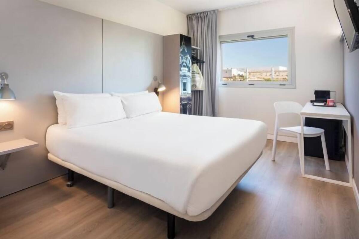 In-room safe, desk, blackout curtains, free WiFi