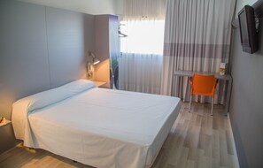 Desk, iron/ironing board, free WiFi