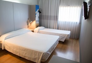 In-room safe, desk, blackout drapes, free WiFi - B&B Hotel Valencia Aeropuerto (Paterna)