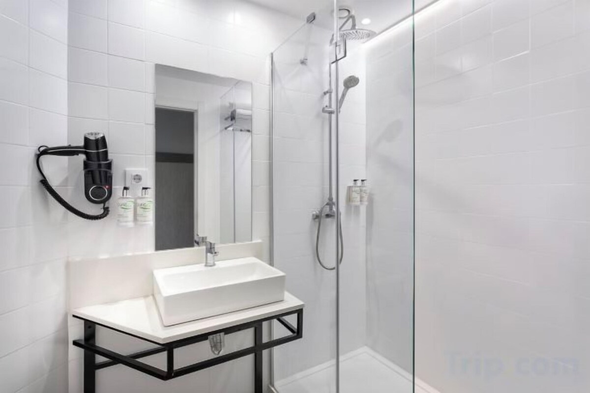 Baño | Ducha, toallas, jabón y champú