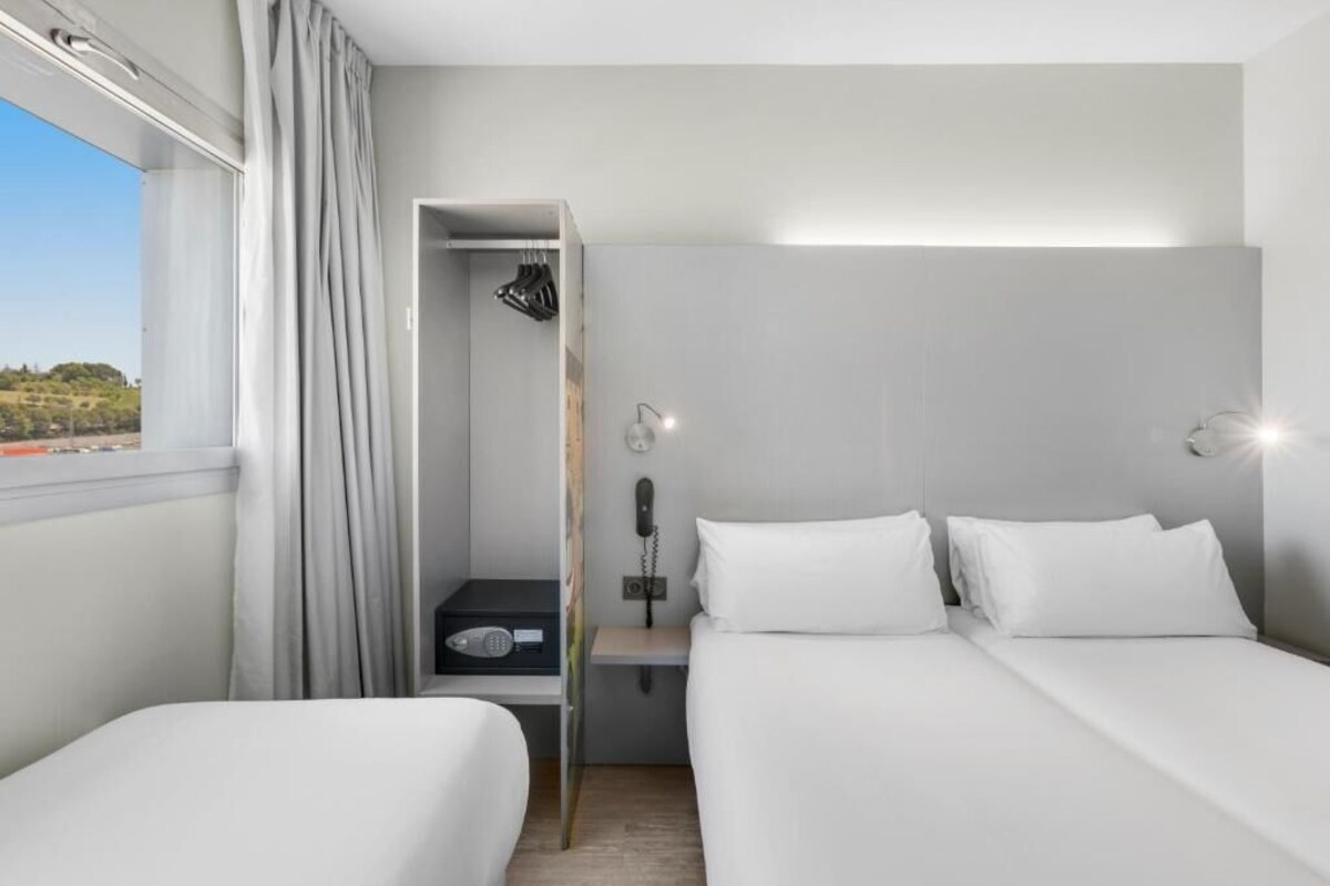 Cribs (free), WiFi (free)