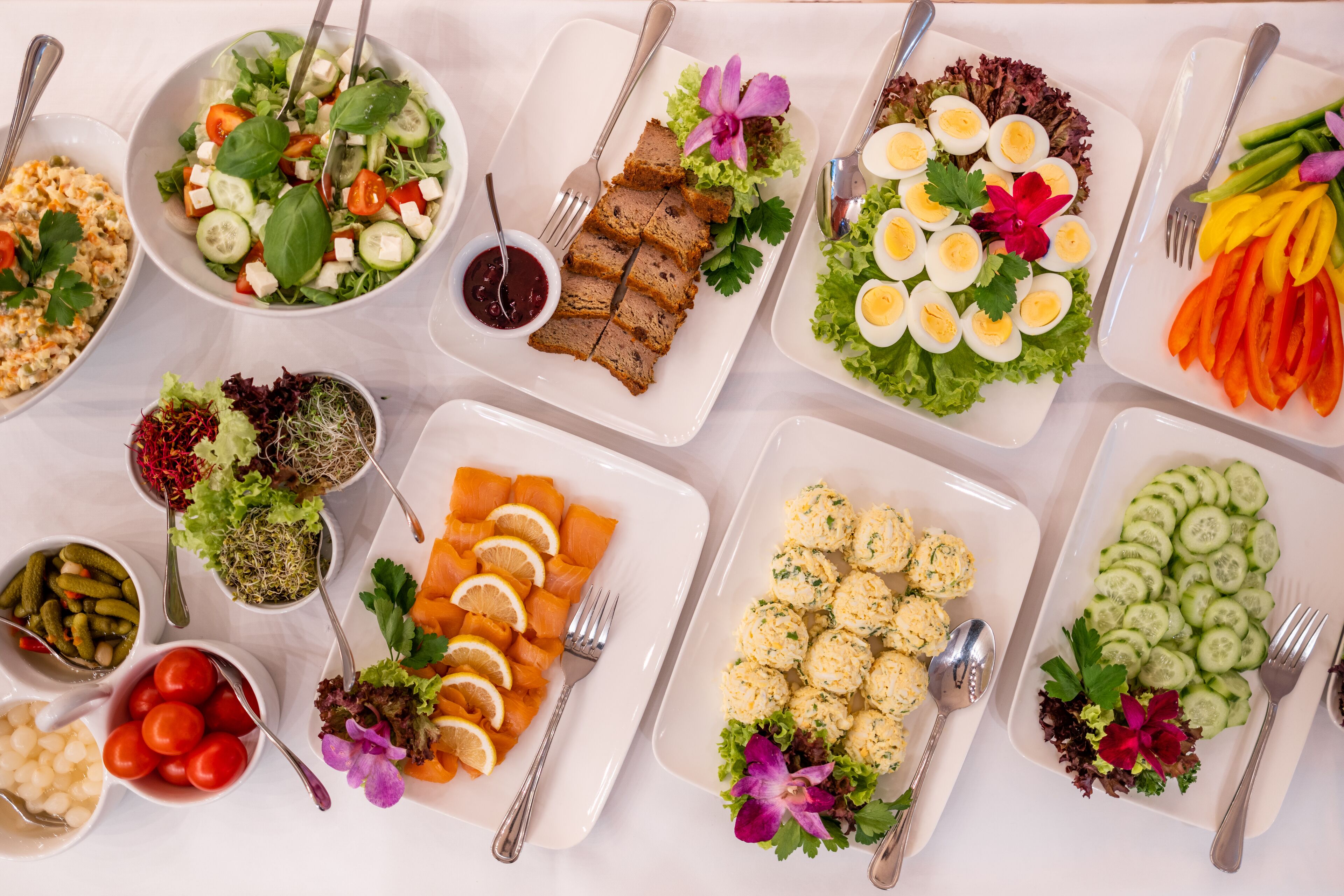 Daily buffet breakfast (PLN 80 per person)