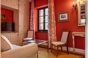 Apartment | Hypo-allergenic bedding, minibar, in-room safe, individually decorated - Hotel Gródek (Kraków)