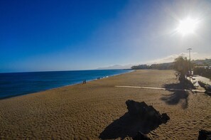 On the beach - Apartamentos Jable Bermudas (Tías)