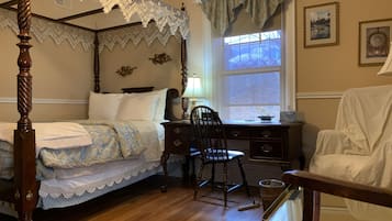 Business Room, 1 Queen Bed, Non Smoking, Detached Private Bathroom | Sábanas de algodón egipcio y ropa de cama de alta calidad