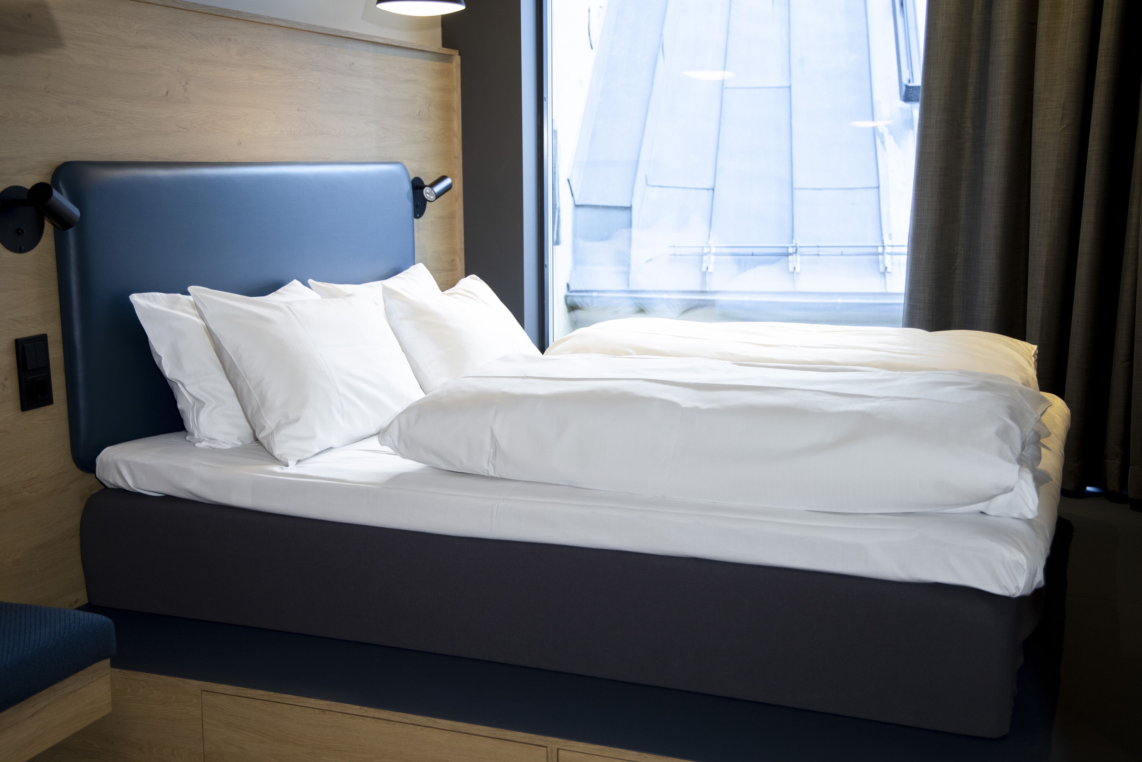 Blackout curtains, free WiFi, bed sheets